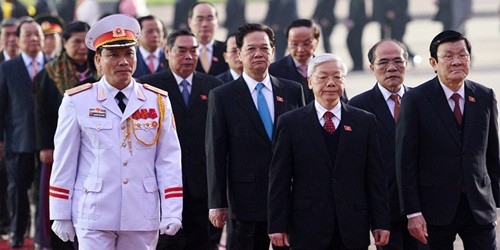 Đại hội đại biểu toàn quốc lần thứ XII của Đảng đã đặt hoa, vào Lăng viếng Chủ tịch Hồ Chí Minh