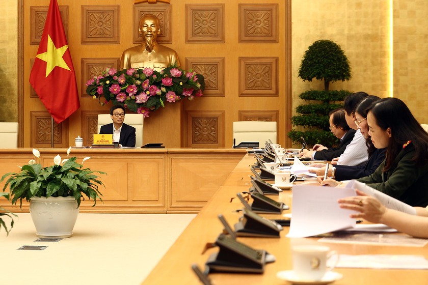 Phó Thủ tướng Vũ Đức Đam chủ trì phiên họp thứ nhất Uỷ ban quốc gia về chấm dứt bệnh lao.  Ảnh: VGP