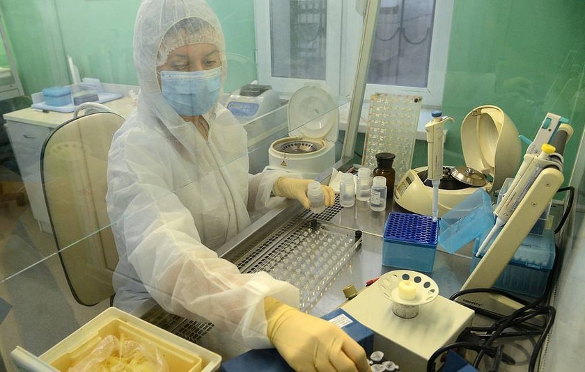 Trung tâm Nghiên cứu công nghệ sinh học Liên bang Nga đã bắt đầu thử nghiệm loại thuốc điều trị COVID-19. Ảnh: TASS