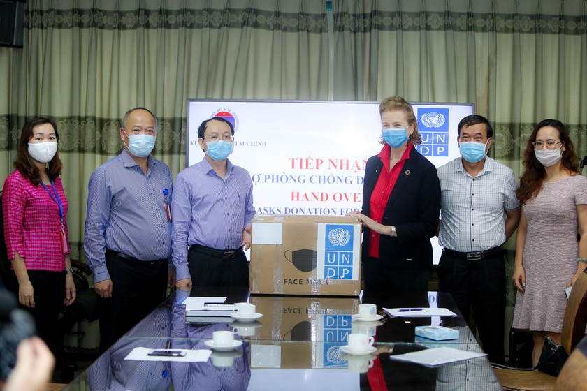 Bộ Y tế tiếp nhận hỗ trợ phòng chống dịch COVID-19 của UNDP