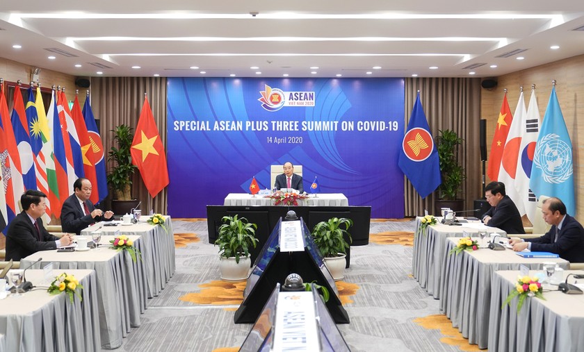 Thủ tướng Nguyễn Xuân Phúc chủ trì Hội nghị Cấp cao đặc biệt trực tuyến ASEAN+3 về ứng phó dịch bệnh COVID-19. Ảnh: VGP/Quang Hiếu