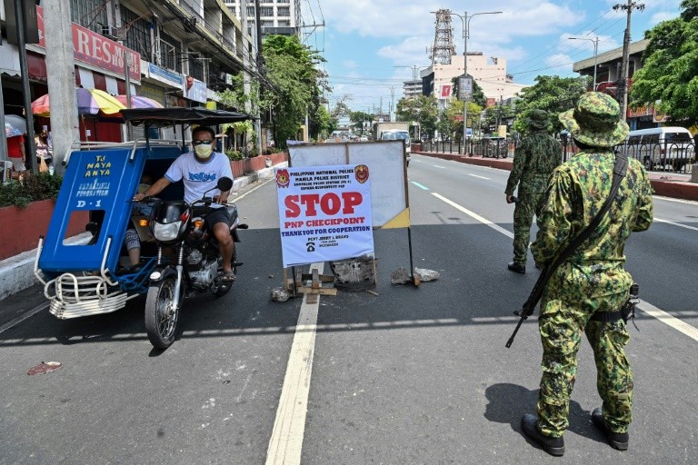 Các con đường của Manila gần như bị bỏ hoang kể từ khi lệnh phong tỏa được thực hiện một tháng trước đối với khoảng 50 triệu dân của Philippines. Ảnh: BKP