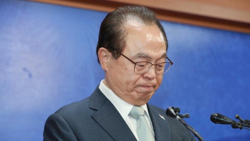 Thị trưởng TP Busan Oh Keo-don phát biểu tại một cuộc họp báo tại Tòa thị chính TP hôm 23/4. Ảnh: Yonhap