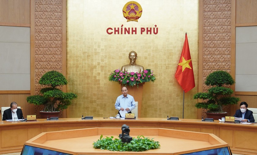 Thủ tướng Nguyễn Xuân Phúc chủ trì họp Thường trực Chính phủ nghe báo cáo của Ban Chỉ đạo quốc gia về phòng chống dịch COVID-19. Ảnh: VGP/Quang Hiếu