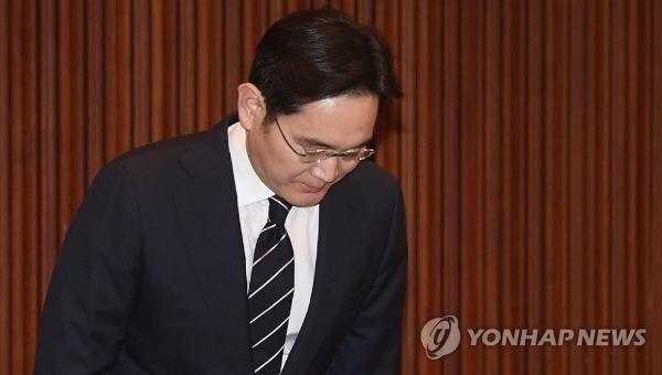 Lee Jae-yong,Phó chủ tịch của Samsung Electronics Co., người thừa kế của Tập đoàn Samsung  xin lỗi về sai phạm trong kế nhiệm. Ảnh: Yonhap