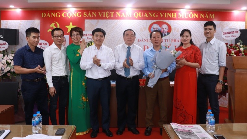 Ban Chấp hành Đảng bộ Báo Pháp luật Việt Nam nhiệm kỳ 2020-2025 ra mắt Đại hội
