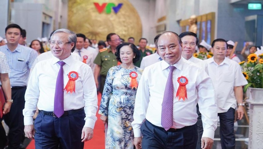 Thủ tướng Nguyễn Xuân Phúc và các đồng chí lãnh đạo Đảng, Nhà nước dự chương trình. Ảnh: Quang Hiếu/VGP