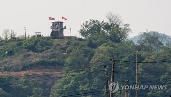 Một đồn biên phòng của Triều Tiên tại biên giới liên Triều gần TP Paju, tỉnh Gyeonggi được chụp ngày 3/5/2020. Ảnh: Yonhap