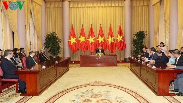 Tổng Bí thư, Chủ tịch nước chào mừng các vị Đại sứ đến nhận nhiệm vụ tại Việt Nam. Ảnh: VOV