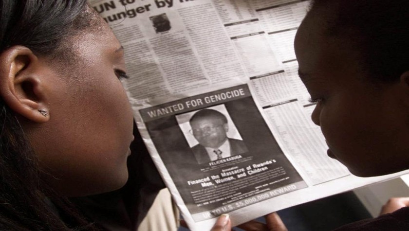 Tin truy nã Felicien Kabuga trên báo ngày 12/6/2002 tại Nairobi.  Ảnh: REUTERS