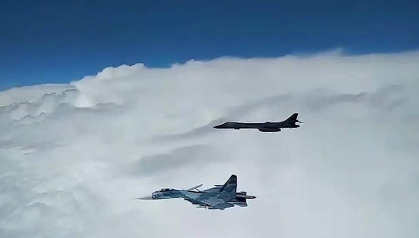 Máy bay chiến đấu Nga chặn máy bay ném bom của Mỹ trên Biển Đen Ảnh: Bộ Quốc phòng Nga/TASS