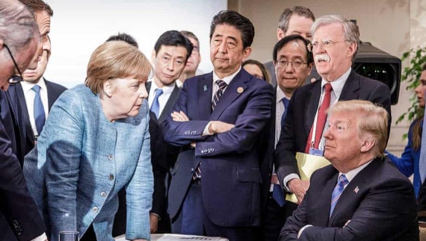 Tổng thống Donald Trump trao đổi với các nhà lãnh đạo tại Hội nghị G7 ở Canada vào tháng 6/2019. Ảnh: Handout/Getty Images