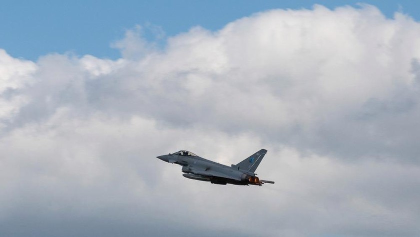 Các máy bay phản lực của NATO đã đánh chặn một máy bay thu thập thông tin tình báo Nga trên không phận Baltic. Ảnh: The Sun
