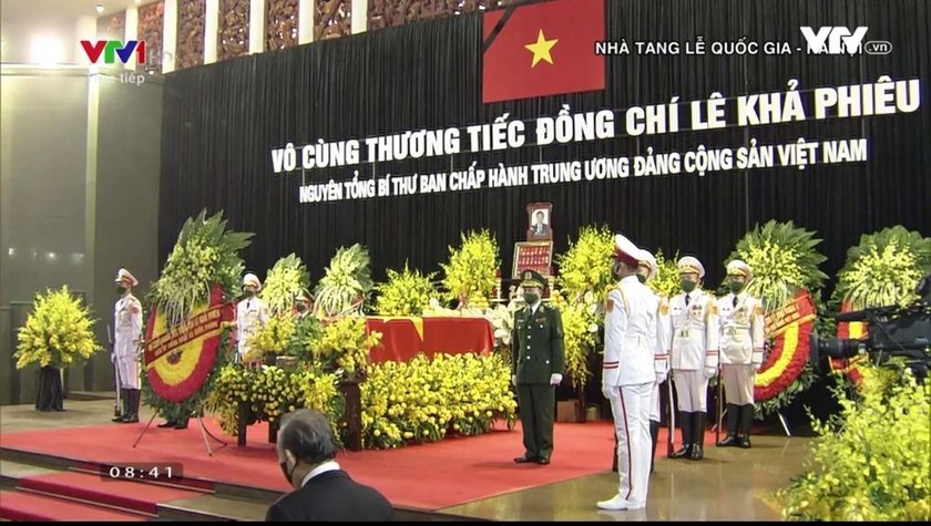 Linh cữu nguyên Tổng Bí thư Lê Khả Phiêu được quàn tại Nhà tang lễ quốc gia, số 5 Trần Thánh Tông, Hà Nội. 