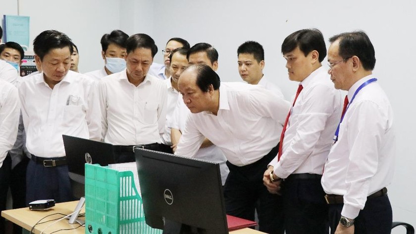 Tổ công tác khảo sát thực tế triển khai các nhiệm vụ xây dựng Chính phủ điện tử, cải cách thủ tục hành chính tại tỉnh Thái Nguyên. Ảnh: VGP/Hà Chính