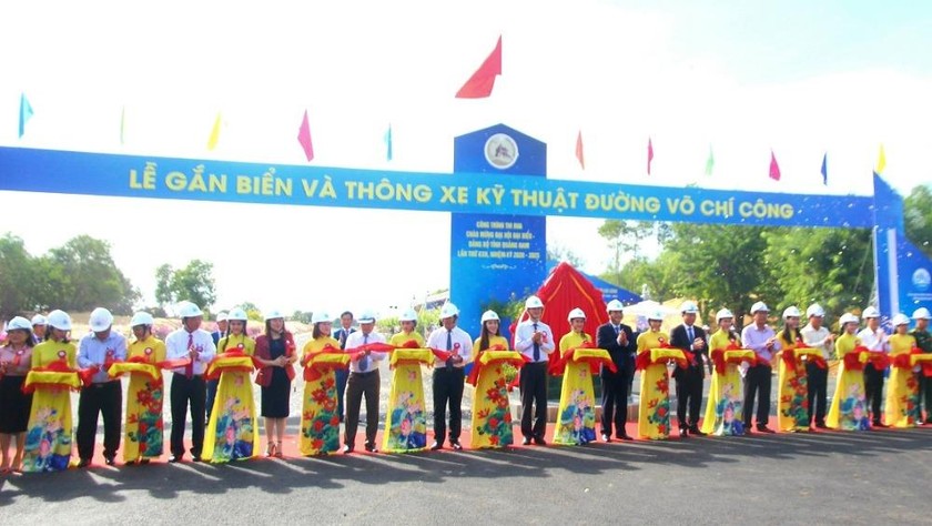 Cắt băng thông xe kỹ thuật tuyến đường ven biển Võ Chí Công. 