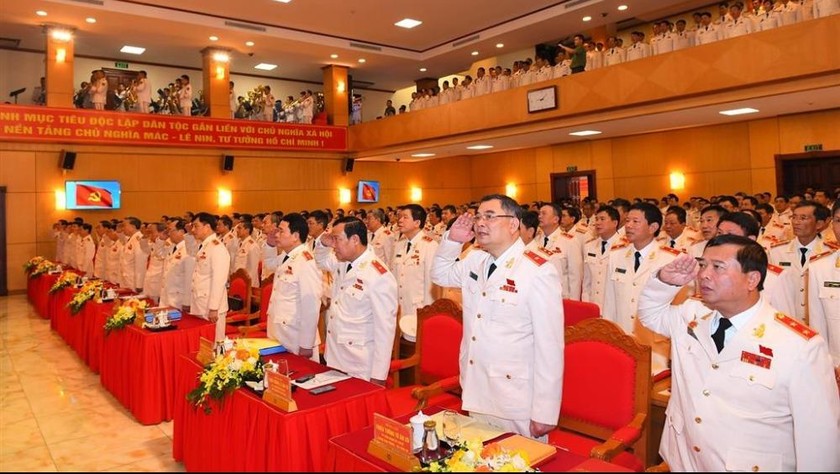 Đại biểu thực hiện nghi thức chào cờ tại phiên trù bị Đại hội đại biểu Đảng bộ Công an Trung ương lần thứ VII, nhiệm kỳ 2020 - 2025. Ảnh: VGP