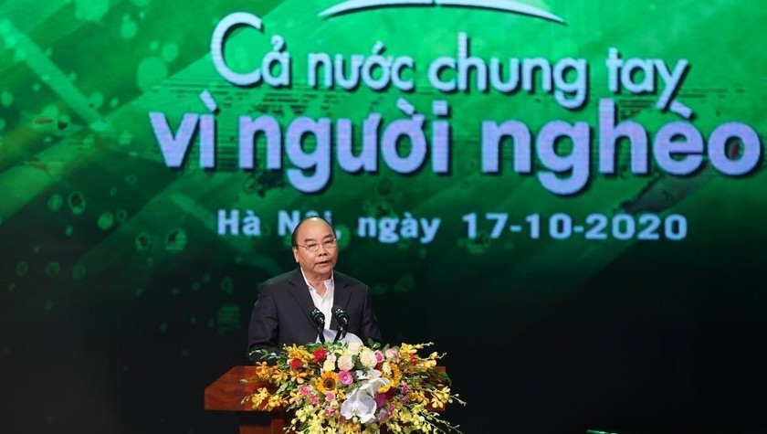 Thủ tướng Nguyễn Xuân Phúc phát biểu tại Chương trình "Cả nước chung tay vì người nghèo" năm 2020. Ảnh VGP/Quang Hiếu