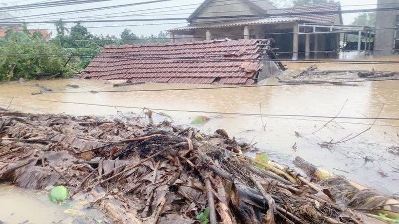 Mưa lũ làm ngập trên 58 nghìn nhà dân tại tỉnh Thừa Thiên Huế. Ảnh: Lê Tám Bảy
