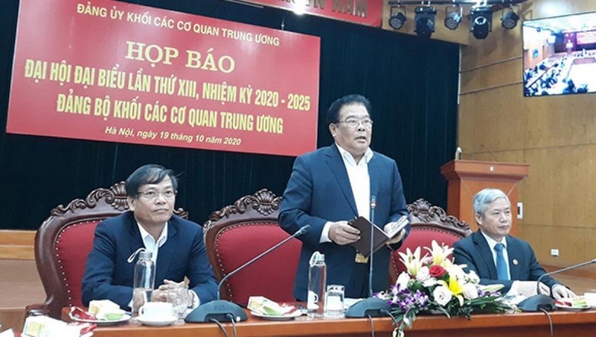 Bí thư Đảng uỷ Khối các cơ quan Trung ương Sơn Minh Thắng chủ trì cuộc họp. Ảnh: VNN