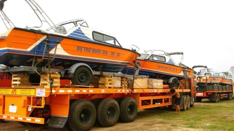 Tổng cục Dự trữ Nhà nước xuất cấp 20 xuồng cao tốc cho 5 tỉnh bị lũ lụt phục vụ công tác cứu hộ.
