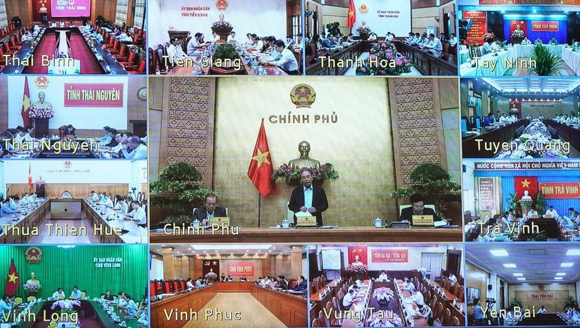 Thủ tướng Nguyễn Xuân Phúc chủ trì Hội nghị trực tuyến về giải ngân vốn ODA. Ảnh: VGP