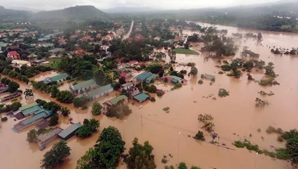 Các tỉnh miền Trung đang chịu hậu quả nặng nề do mưa lũ.