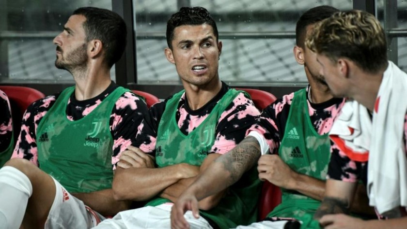 Cristiano Ronaldo (C) ở lại băng ghế dự bị trong trận đấu quảng bá ở Seoul năm ngoái. Ảnh: BKP