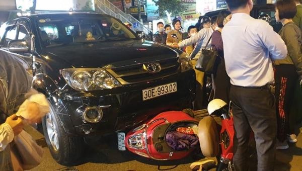 Chiếc xe gây tai nạn liên hoàn ở đường Giảng Võ (Hà Nội) ngày 24/11/2020.