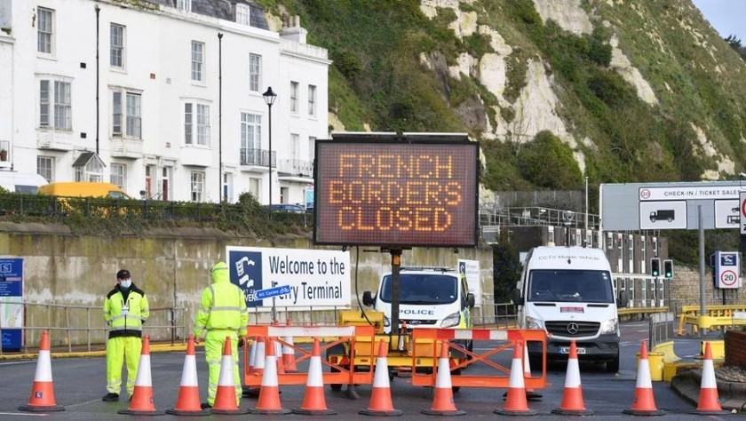 Pháp đã đóng cửa biên giới với Anh từ 22/12 do lo ngại sự lây nhiễm biến thể mới của virus corona. Ảnh: newsnationnow