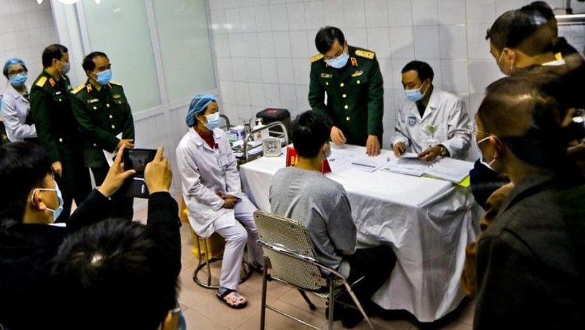 Người đầu tiên tiêm thử nghiệm vaccine Covid-19 Việt Nam ngày 17/12.