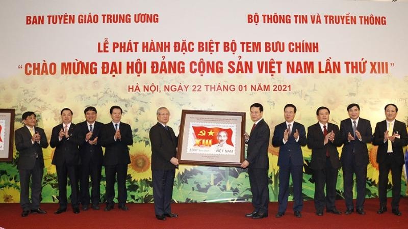 Công bố bộ tem “Chào mừng Đại hội Đảng Cộng sản Việt Nam lần thứ XIII”. 