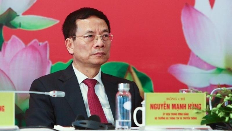 Bộ trưởng Bộ TT-TT Nguyễn Mạnh Hùng tại buổi họp báo.