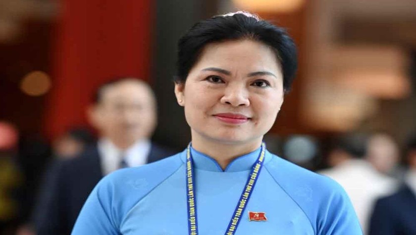 Bà Hà Thị Nga, Chủ tịch Hội Liên hiệp Phụ nữ Việt Nam bên hành lang Đại hội XIII của Đảng. 