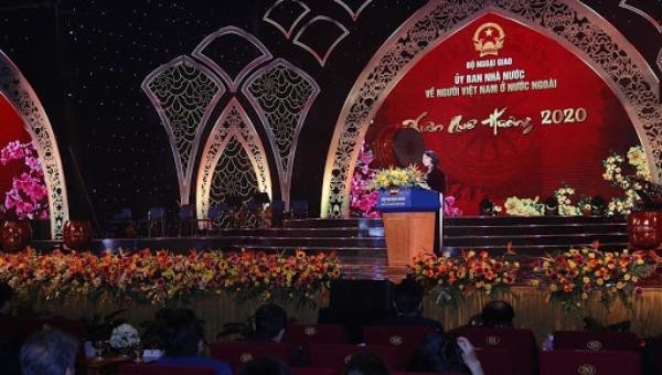 Phó Chủ tịch nước Đặng Thị Ngọc Thịnh phát biểu, chúc mừng kiều bào về Việt Nam vui Xuân đón Tết năm 2020. Ảnh: TTXVN