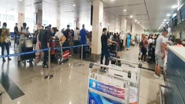 Sân bay Tân Sơn nhất hoạt động bình thường sau ca nhiễm Covid-19 là nhân viên sân bay được công bố. Ảnh: VNN