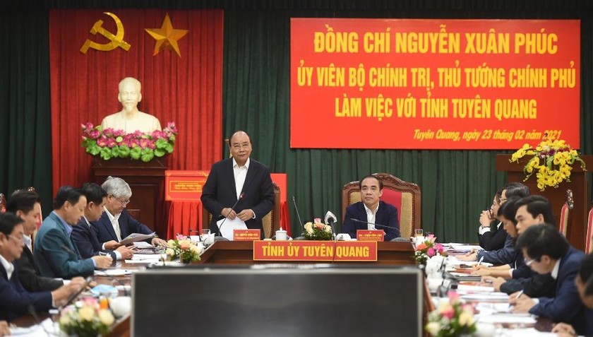 Thủ tướng Nguyễn Xuân Phúc làm việc với lãnh đạo chủ chốt tỉnh Tuyên Quang. Ảnh: VGP/Quang Hiếu