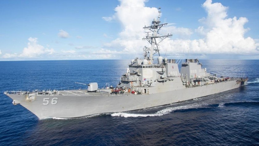Tàu hải quân USS John S McCain của Mỹ.