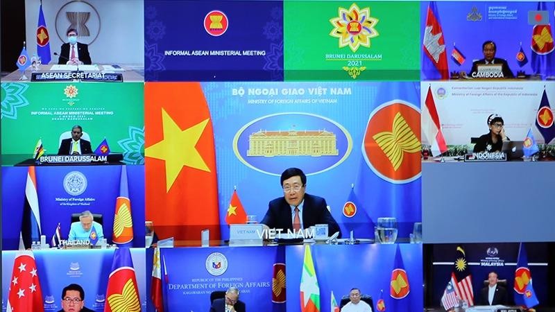 Phó Thủ tướng Phạm Bình Minh dự Hội nghị Bộ trưởng Bộ Ngoại giao ASEAN không chính thức theo hình thức trực tuyến. 