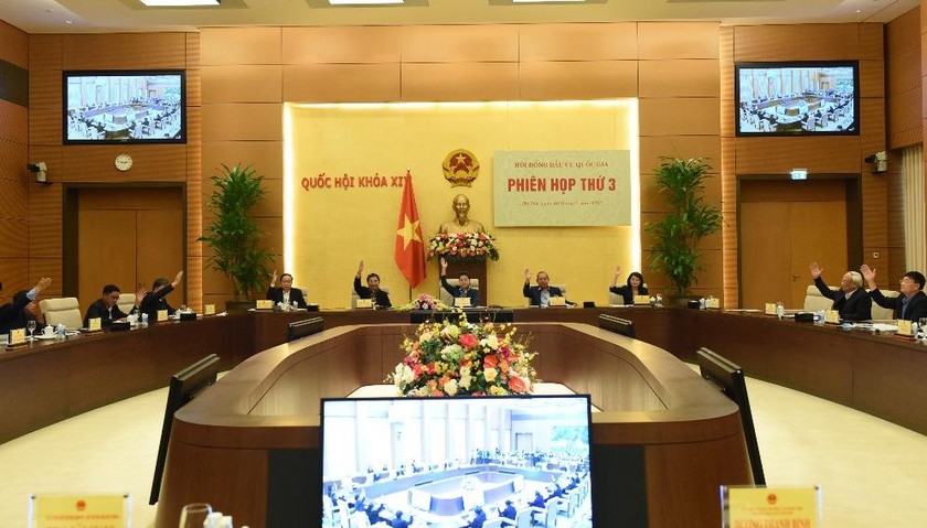 Hội đồng Bầu cử quốc gia biểu quyết. Ảnh: VGP/Nguyễn Hoàng