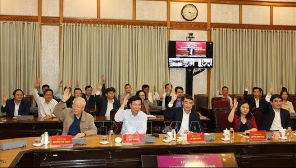 Tổng Bí thư, Chủ tịch nước Nguyễn Phú Trọng và các đại biểu biểu quyết tại hội nghị. Ảnh: TTXVN