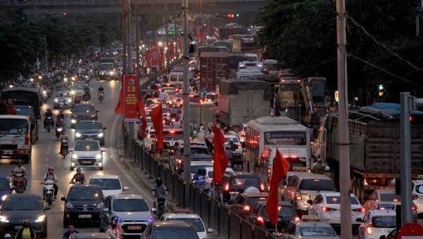 Thủ tướng chỉ đạo cơ quan chức năng chủ động điều tiết chống ùn tắc giao thông trên các trục chính ra vào Hà Nội và TP Hồ Chí Minh dịp lễ 30/4 - 1/5. 