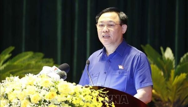 Chủ tịch Quốc hội Vương Đình Huệ phát biểu tại hội nghị tiếp xúc cử tri. Ảnh: TTXVN