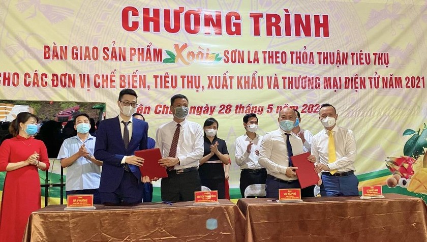 Lễ ký kết Thoả thuận hợp tác giữa UBND tỉnh Sơn La, Cục XTTM, sàn TMĐT Shopee và Tổng công ty Bưu điện Việt Nam (sàn TMĐT Postmart).