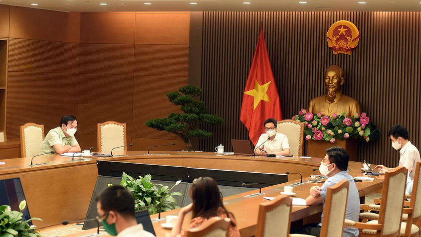 Phó Thủ tướng Vũ Đức Đam, Trưởng Ban Chỉ đạo Quốc gia phòng, chống dịch COVID-19 họp trực tuyến với lãnh đạo hai tỉnh Bắc Ninh, Bắc Giang, chiều 7/6. Ảnh: VGP