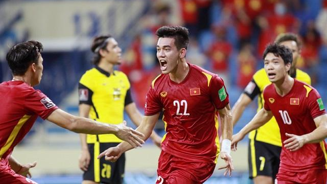 Tiến Linh ăn mừng bàn thắng mở tỷ số cho ĐT Việt Nam. 