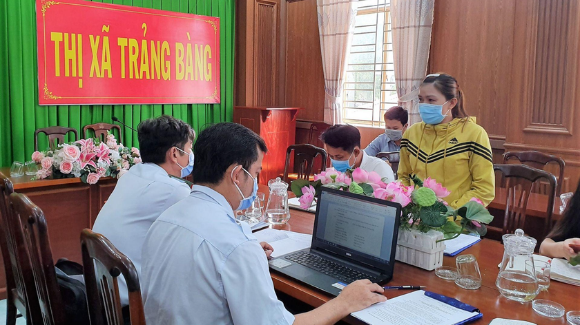 Đoàn Thanh tra Sở Y tế Tây Ninh làm việc với đại diện Công ty TNHH Hansea Tây Ninh.