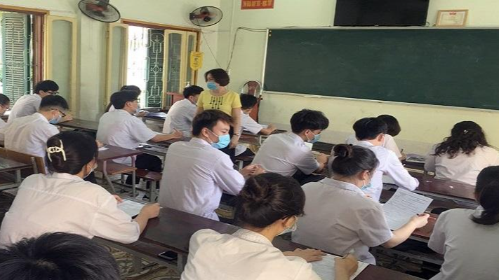 Học sinh Trường THPT Lê Hồng Phong, tỉnh Hà Giang trong giờ ôn thi. Ảnh: Lê Lâm