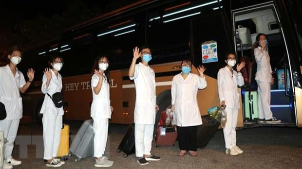 Sinh viên tình nguyện Trường Đại học Kỹ thuật y tế Hải Dương lên đường vào TP Hồ Chí Minh hỗ trợ chống dịch COVID-19 tối 30/6/2021. Ảnh: Mạnh Tú/TTXVN