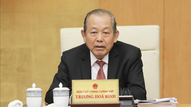  Phó Thủ tướng Thường trực Chính phủ Trương Hòa Bình vừa ký các quyết định phê chuẩn nhân sự 6 tỉnh. Ảnh: TTXVN